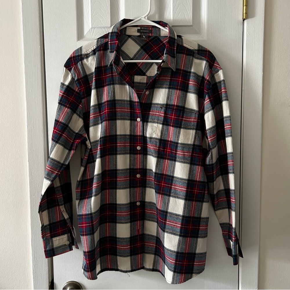 Woman’s Plaid Button-Up flannel Shirt.size L. In good contrition